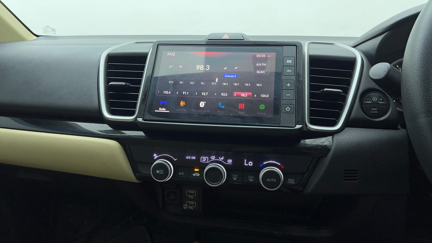 Used 2022 Honda City V Petrol Petrol Manual top_features Integrated (in-dash) music system