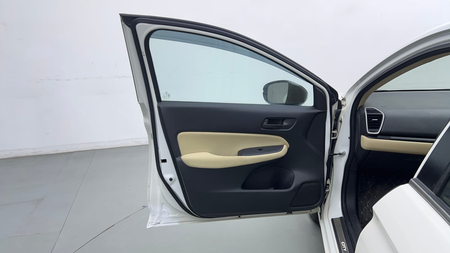 Used 2022 Honda City V Petrol Petrol Manual interior LEFT FRONT DOOR OPEN VIEW