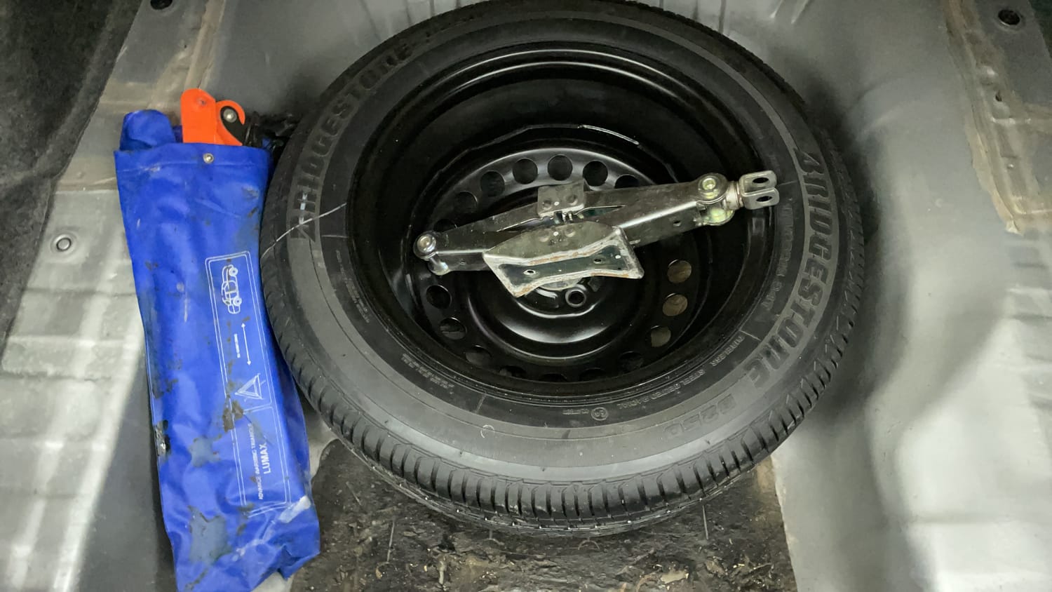 Used 2015 Honda City VX CVT Petrol Automatic tyres SPARE TYRE VIEW