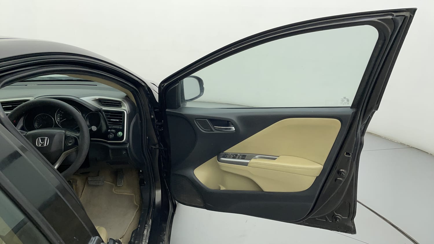 Used 2015 Honda City VX CVT Petrol Automatic interior RIGHT FRONT DOOR OPEN VIEW