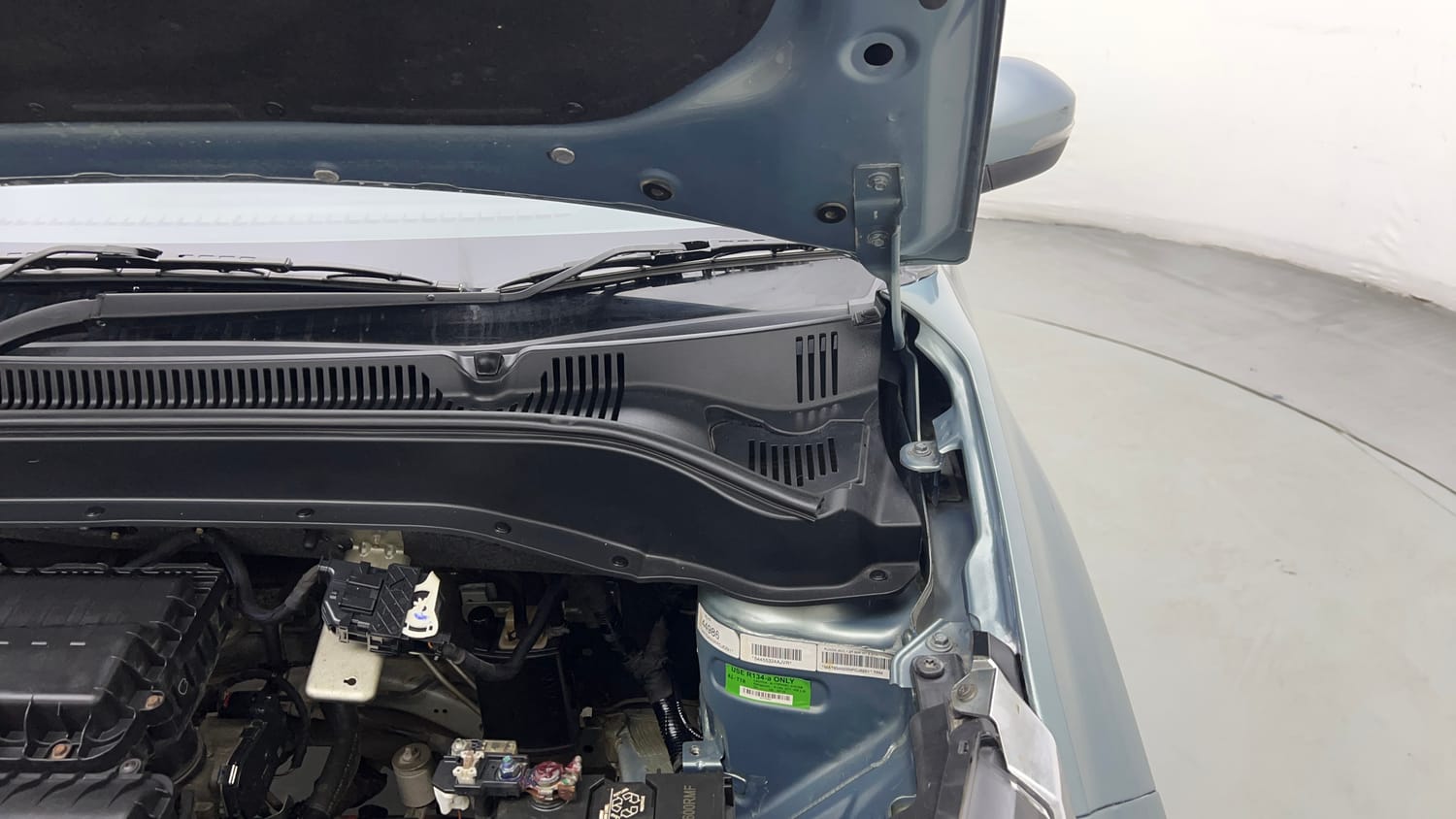 Used 2022 Tata Punch Accomplished MT Petrol Manual engine ENGINE LEFT SIDE HINGE & APRON VIEW
