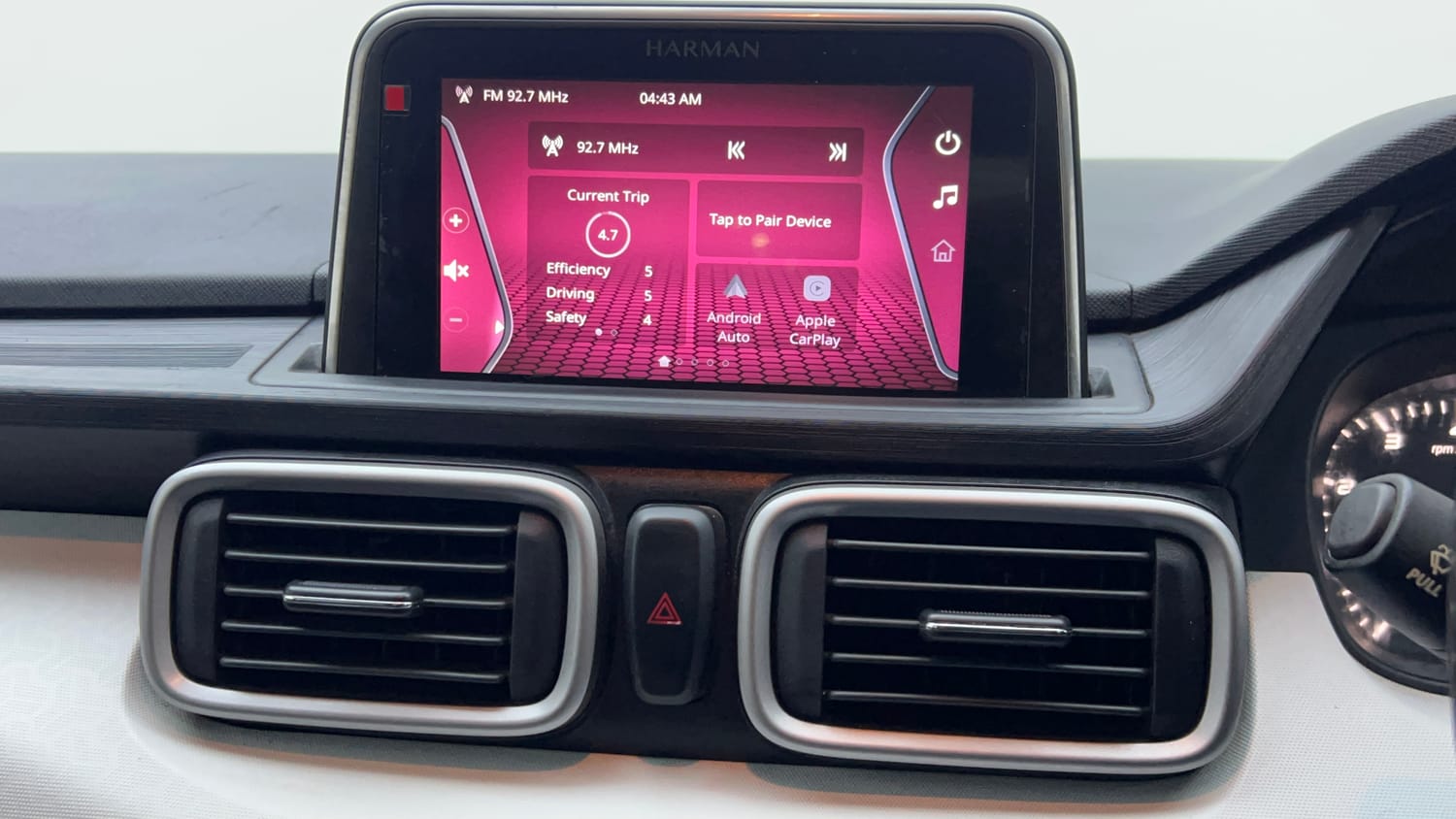 Used 2022 Tata Punch Accomplished MT Petrol Manual top_features Integrated (in-dash) music system