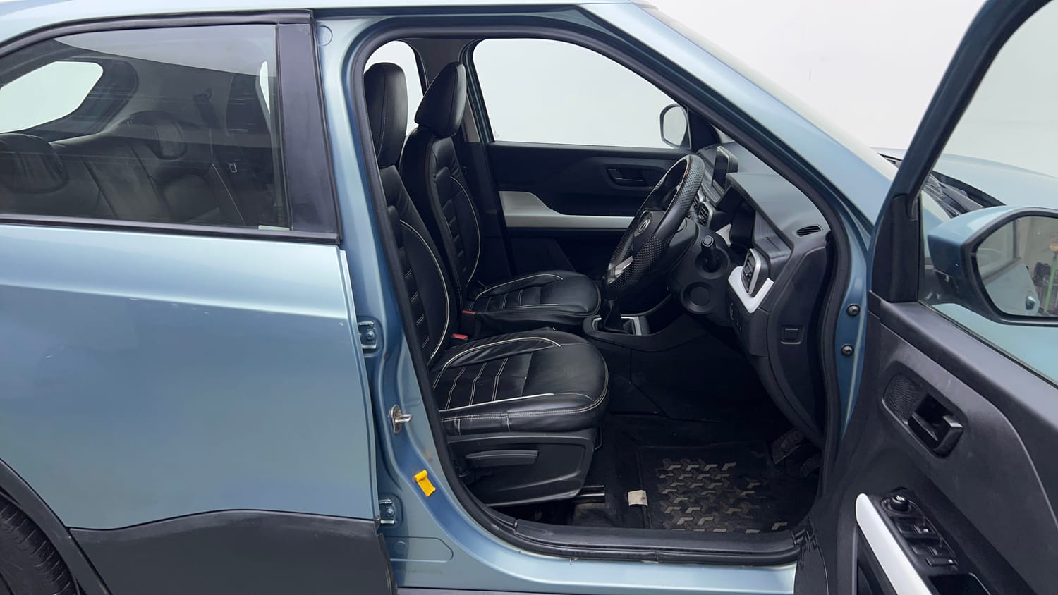 Used 2022 Tata Punch Accomplished MT Petrol Manual interior RIGHT SIDE FRONT DOOR CABIN VIEW