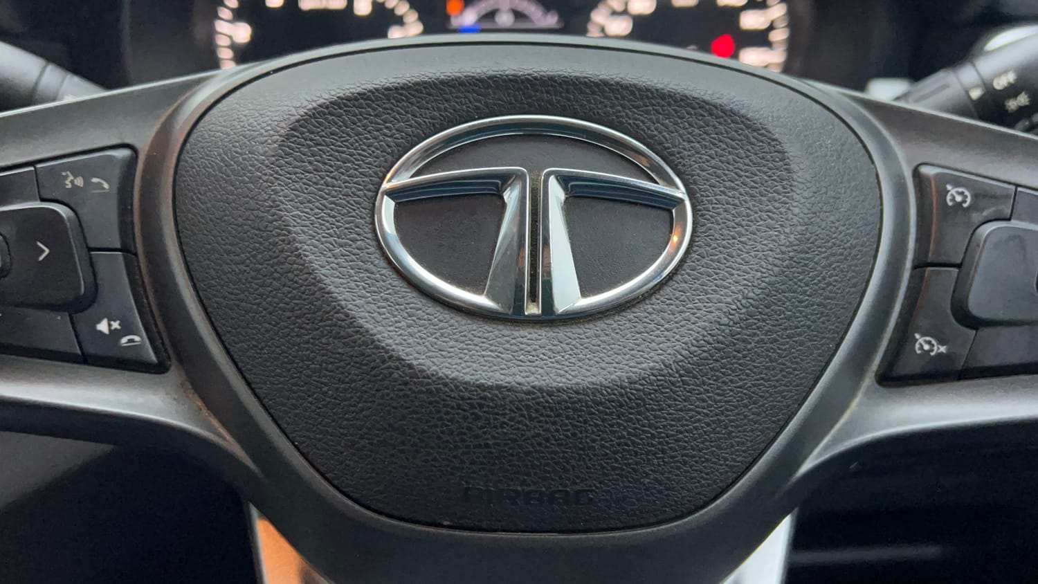 Used 2022 Tata Punch Accomplished MT Petrol Manual top_features Airbags