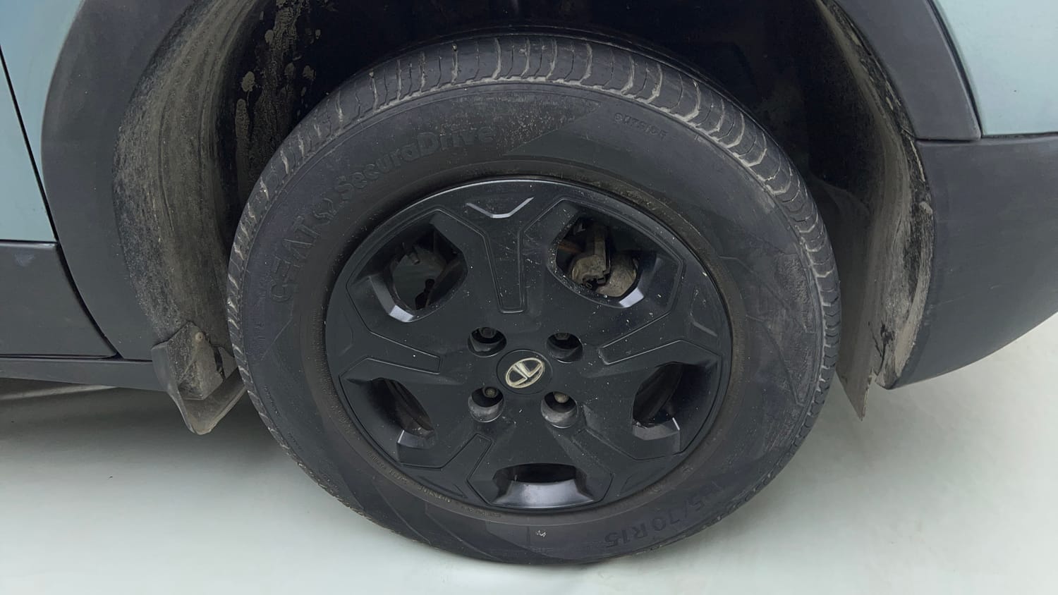 Used 2022 Tata Punch Accomplished MT Petrol Manual tyres RIGHT FRONT TYRE RIM VIEW