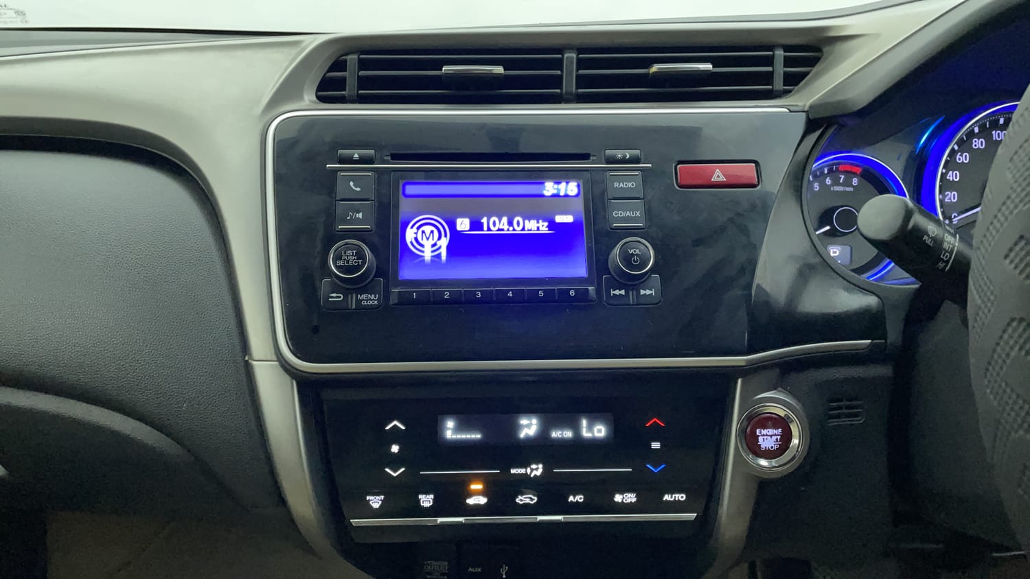 Used 2015 Honda City VX CVT Petrol Automatic interior MUSIC SYSTEM & AC CONTROL VIEW