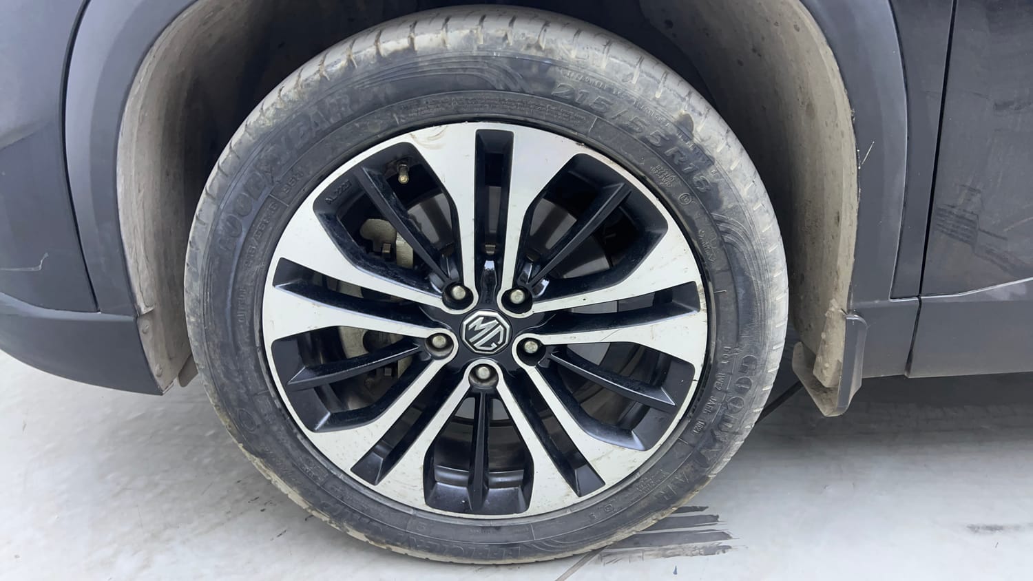 Used 2022 MG Motors Hector Sharp 1.5 Petrol CVT Petrol Automatic tyres LEFT FRONT TYRE RIM VIEW