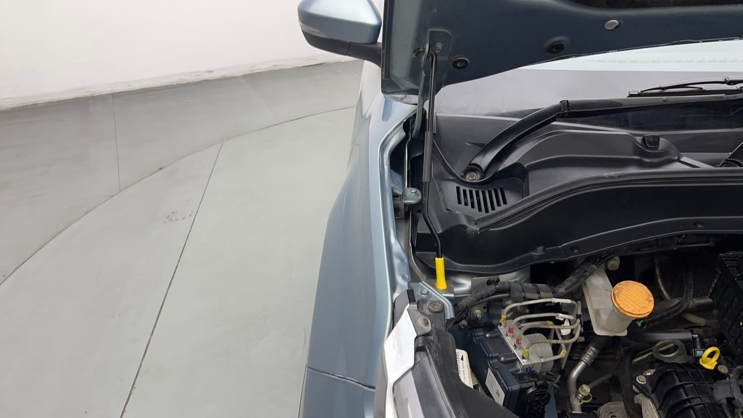 Used 2022 Tata Punch Accomplished MT Petrol Manual engine ENGINE RIGHT SIDE HINGE & APRON VIEW