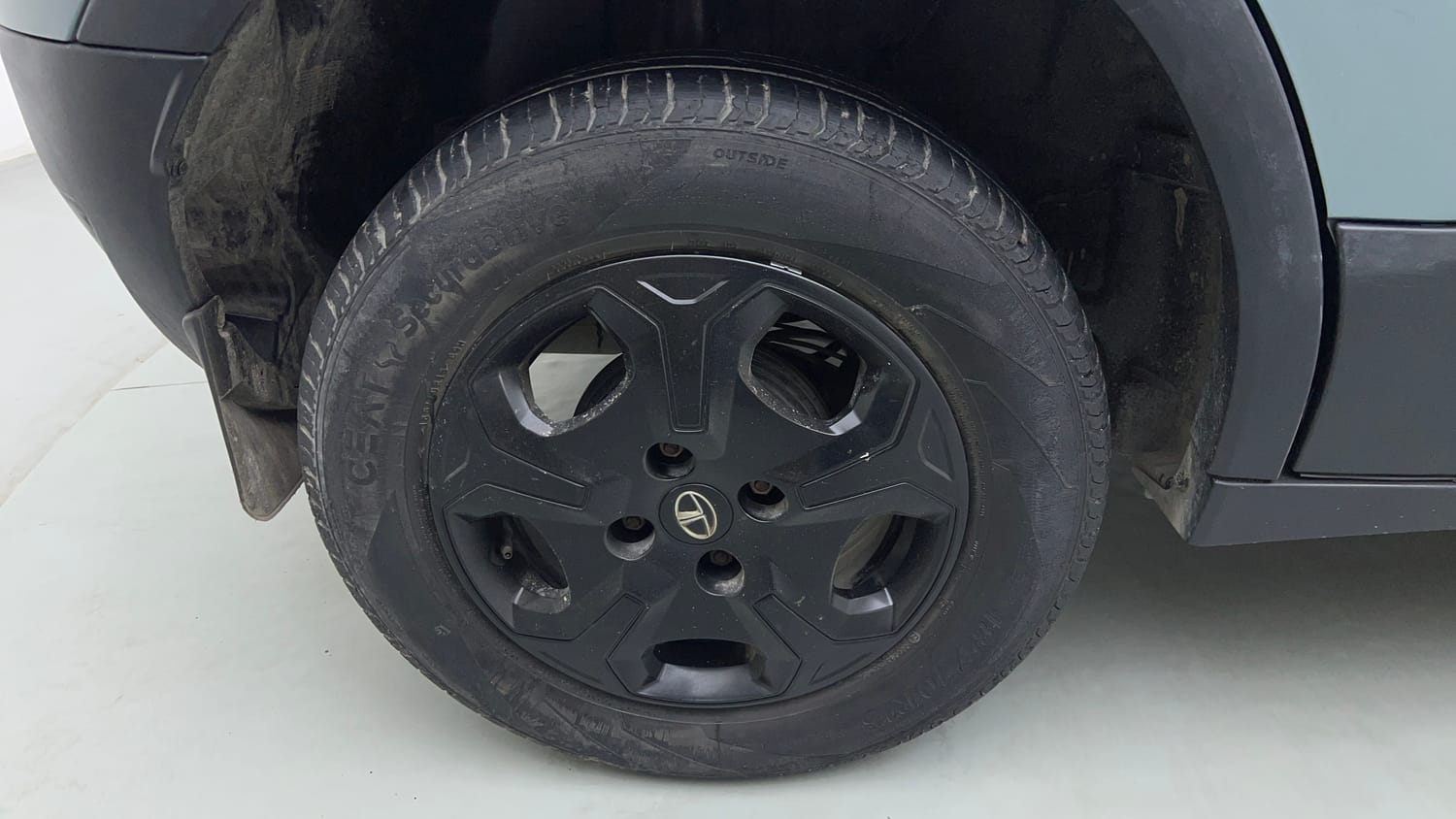 Used 2022 Tata Punch Accomplished MT Petrol Manual tyres RIGHT REAR TYRE RIM VIEW