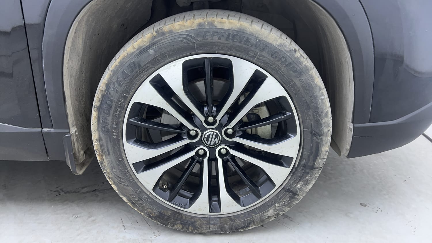 Used 2022 MG Motors Hector Sharp 1.5 Petrol CVT Petrol Automatic tyres RIGHT FRONT TYRE RIM VIEW