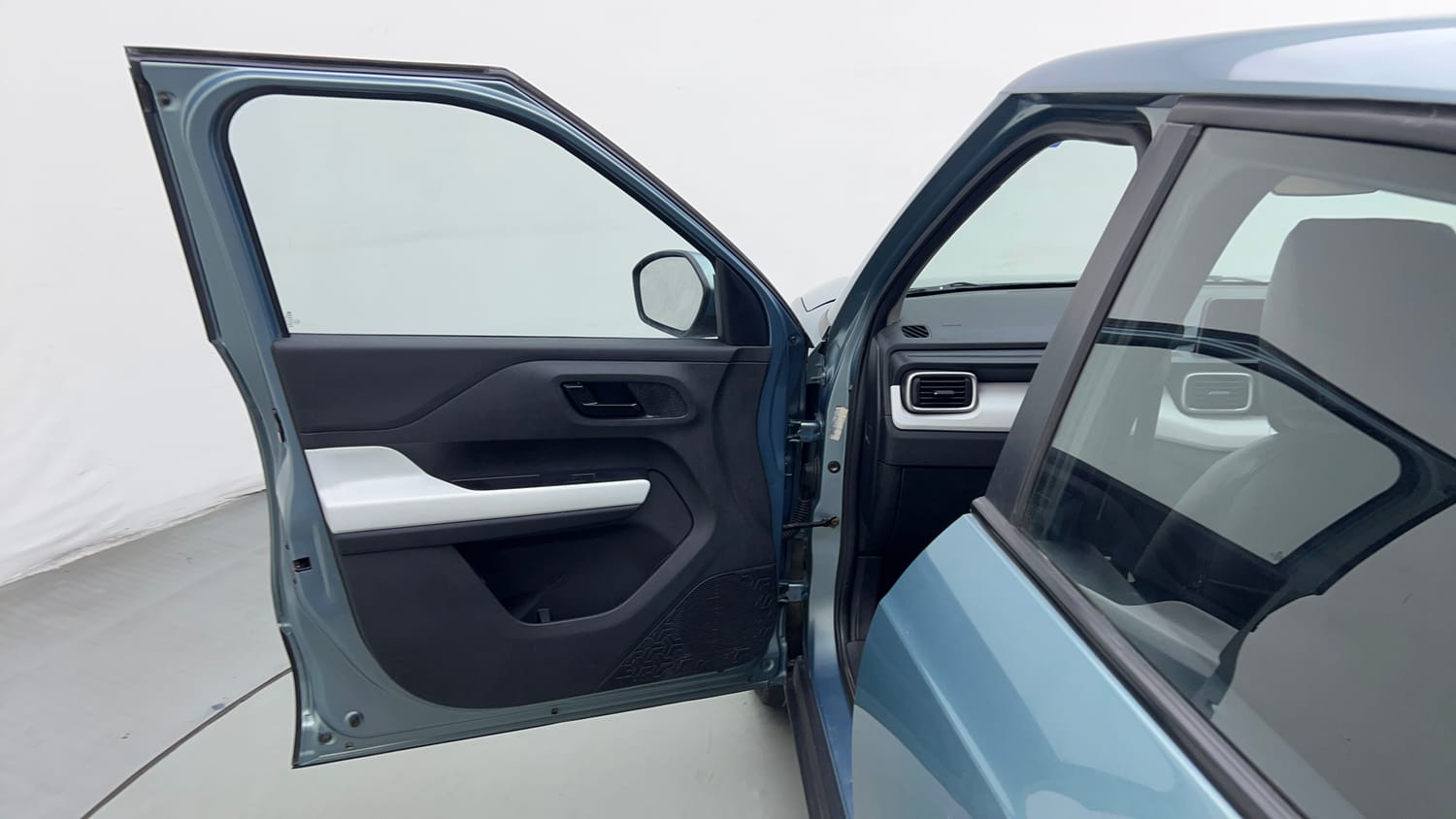 Used 2022 Tata Punch Accomplished MT Petrol Manual interior LEFT FRONT DOOR OPEN VIEW