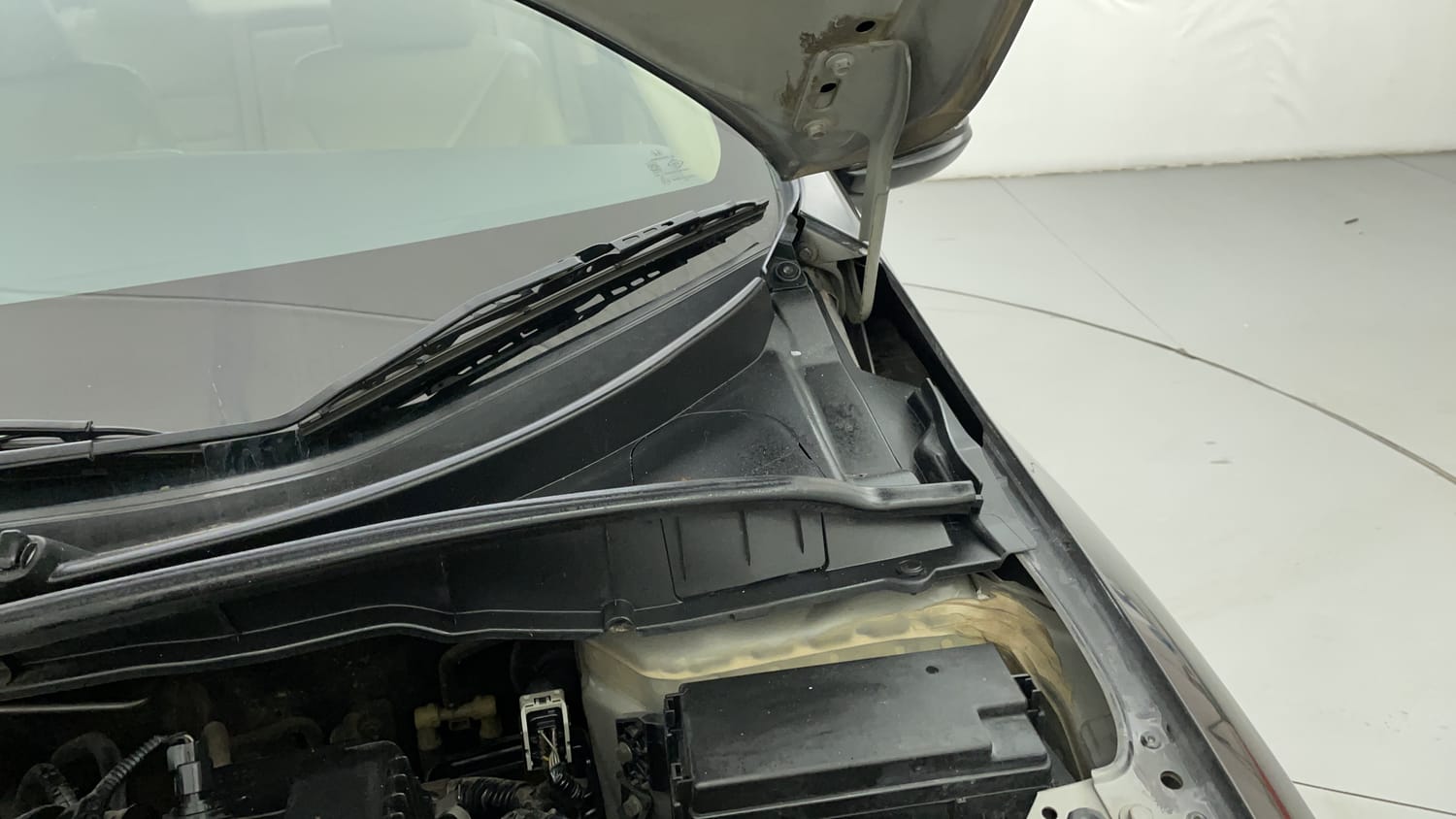 Used 2015 Honda City VX CVT Petrol Automatic engine ENGINE LEFT SIDE HINGE & APRON VIEW