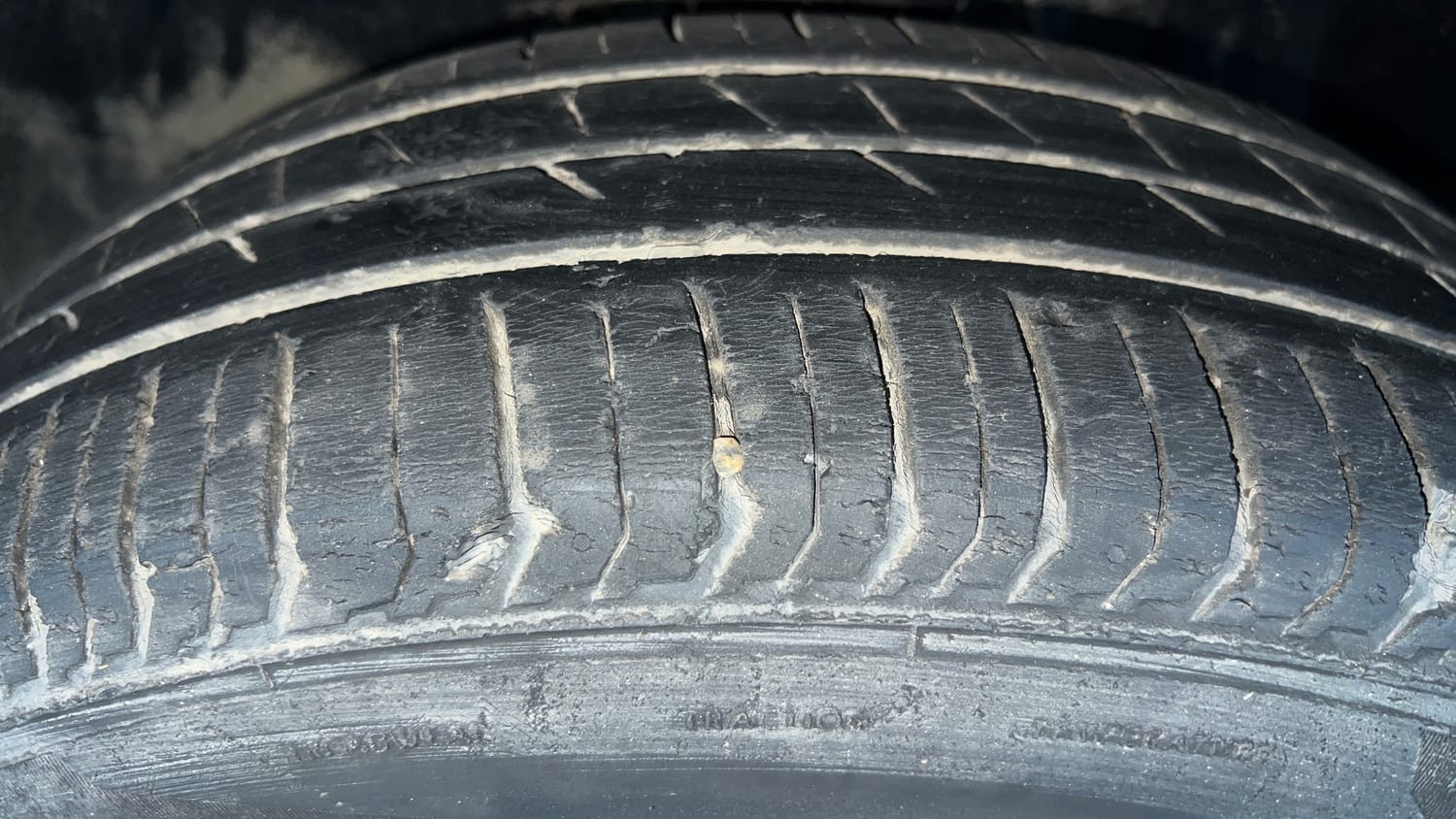 Used 2022 Tata Punch Accomplished MT Petrol Manual tyres LEFT FRONT TYRE TREAD VIEW