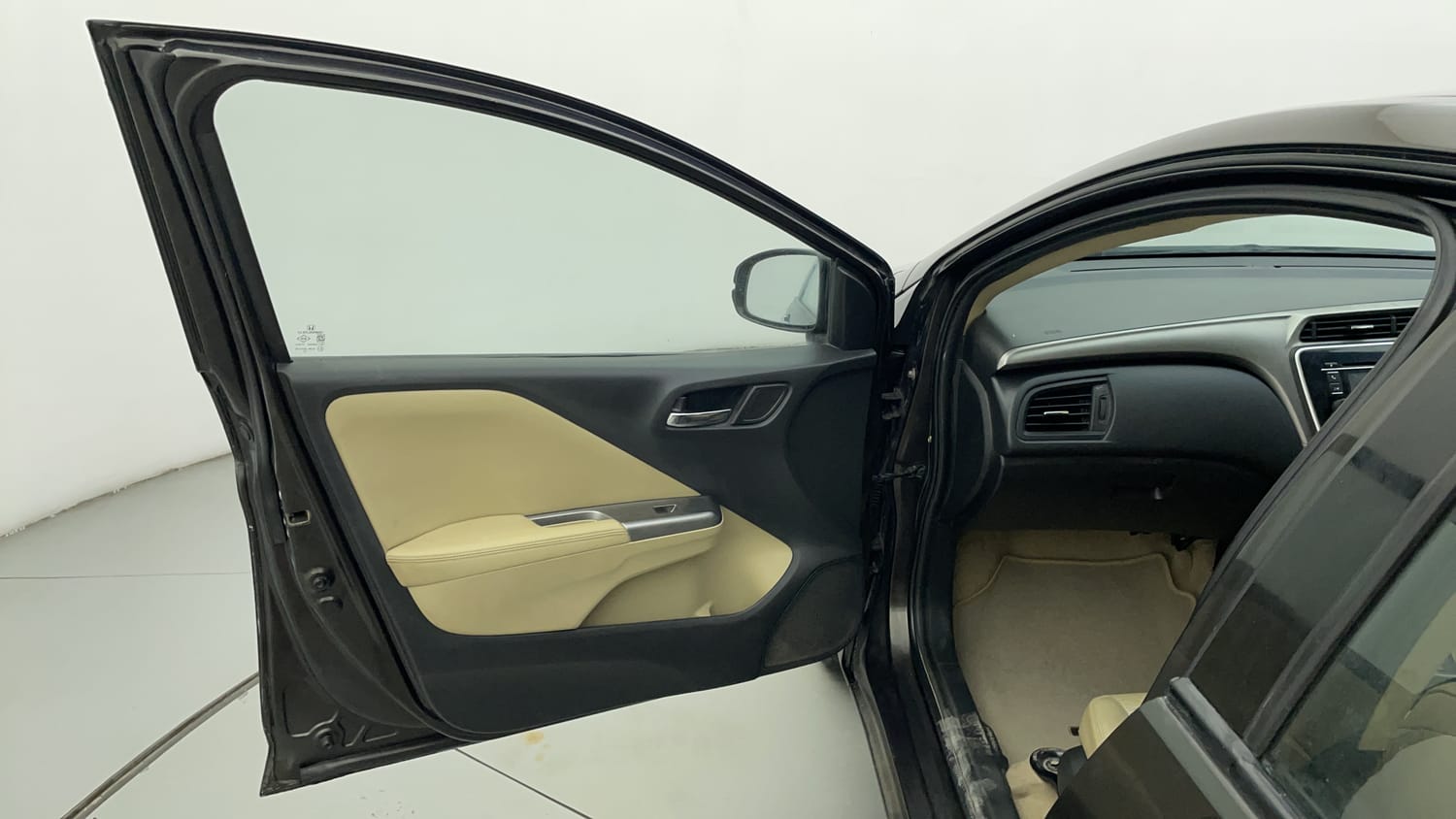 Used 2015 Honda City VX CVT Petrol Automatic interior LEFT FRONT DOOR OPEN VIEW