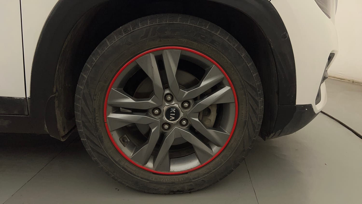 Used 2021 kia Seltos HTX IVT 1.5 Petrol Automatic tyres RIGHT FRONT TYRE RIM VIEW