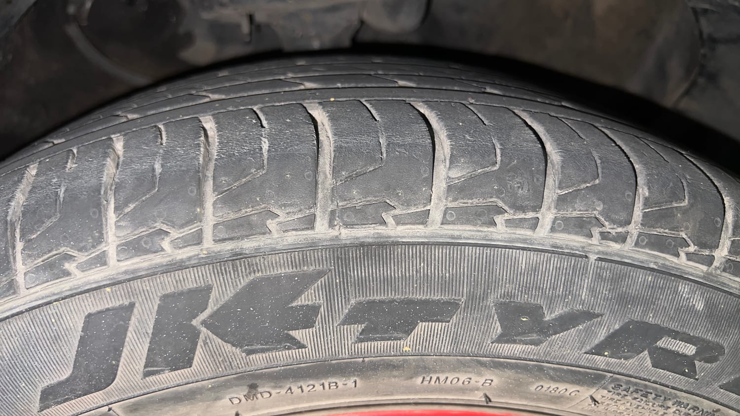 Used 2021 kia Seltos HTX IVT 1.5 Petrol Automatic tyres RIGHT FRONT TYRE TREAD VIEW
