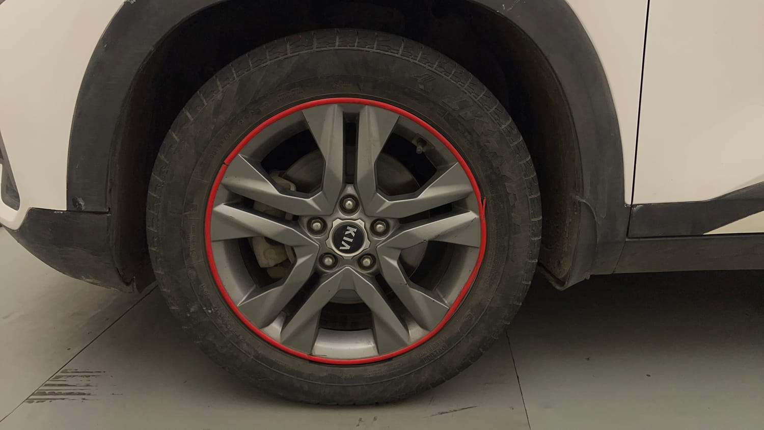 Used 2021 kia Seltos HTX IVT 1.5 Petrol Automatic tyres LEFT FRONT TYRE RIM VIEW