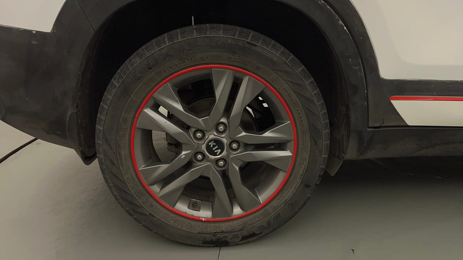 Used 2021 kia Seltos HTX IVT 1.5 Petrol Automatic tyres RIGHT REAR TYRE RIM VIEW
