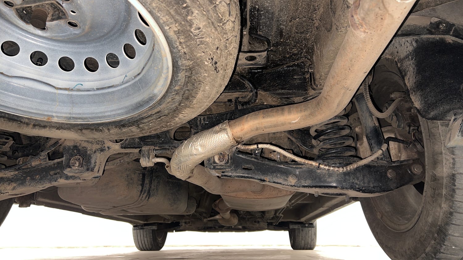 Used 2023 Mahindra XUV700 AX 7 Luxury Pack Diesel MT 7 STR Diesel Manual extra REAR UNDERBODY VIEW (TAKEN FROM REAR)