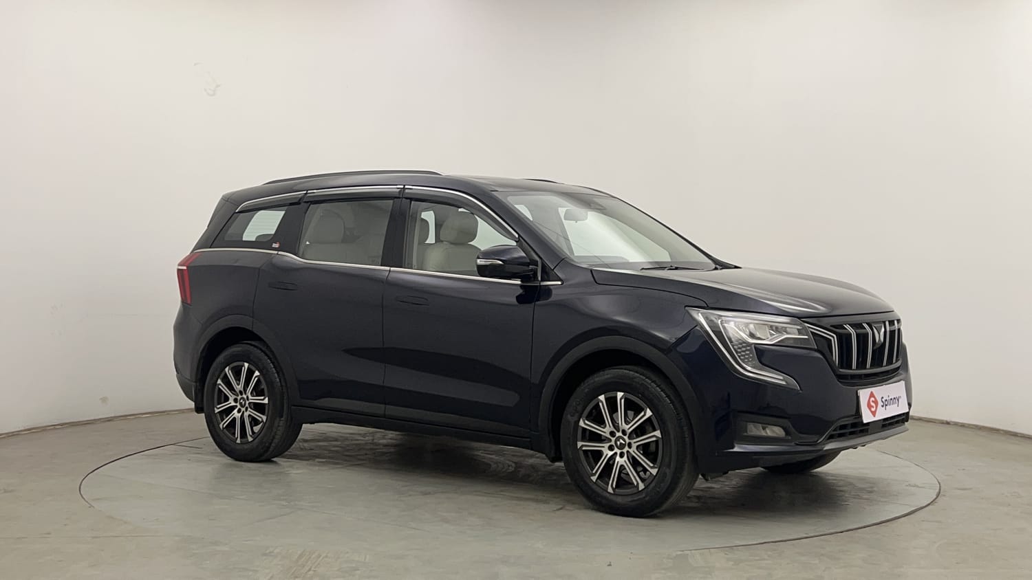 Used 2023 Mahindra XUV700 AX 7 Luxury Pack Diesel MT 7 STR Diesel Manual exterior RIGHT FRONT CORNER VIEW