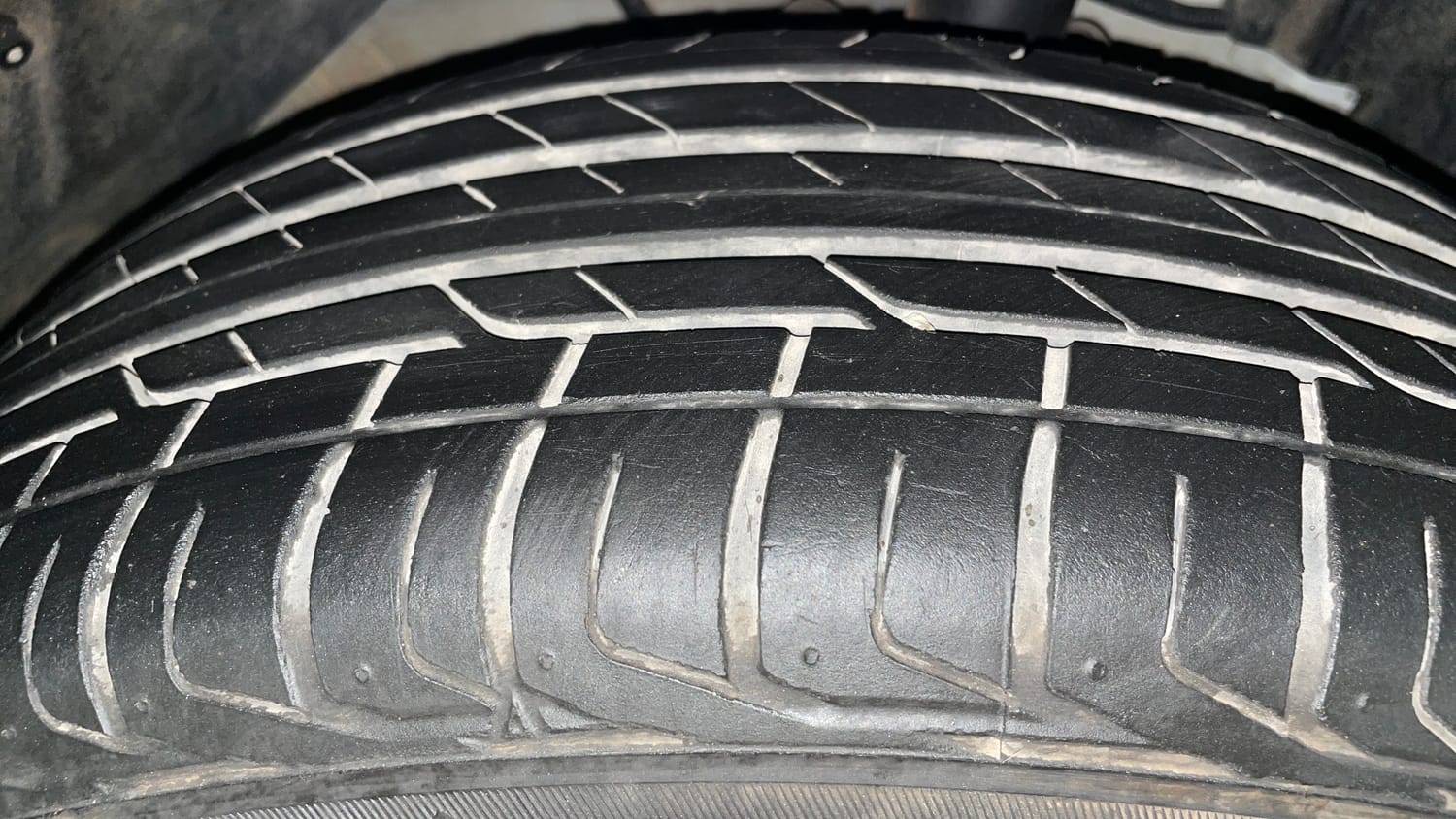 Used 2024 Tata Nexon Creative Plus 1.2 Revotron Petrol 7DCA Petrol Automatic tyres RIGHT FRONT TYRE TREAD VIEW