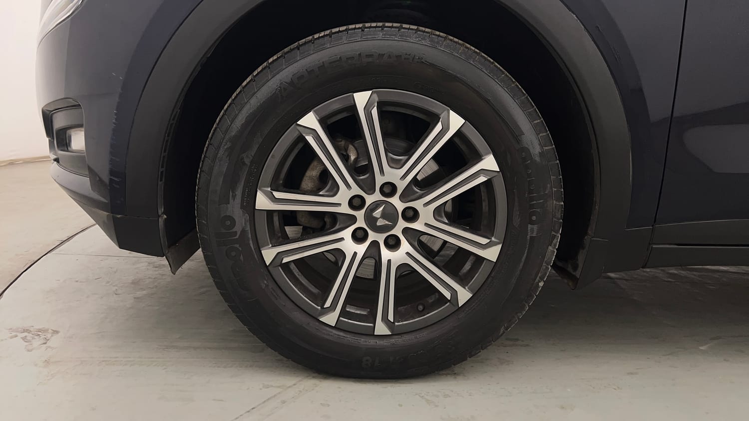 Used 2023 Mahindra XUV700 AX 7 Luxury Pack Diesel MT 7 STR Diesel Manual tyres LEFT FRONT TYRE RIM VIEW
