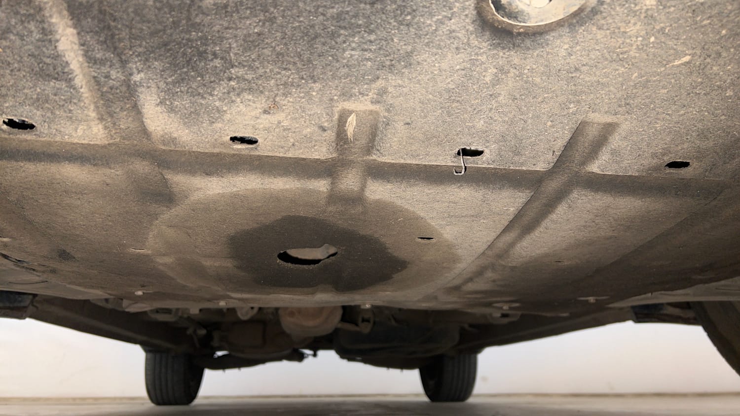 Used 2023 Mahindra XUV700 AX 7 Luxury Pack Diesel MT 7 STR Diesel Manual extra FRONT LEFT UNDERBODY VIEW