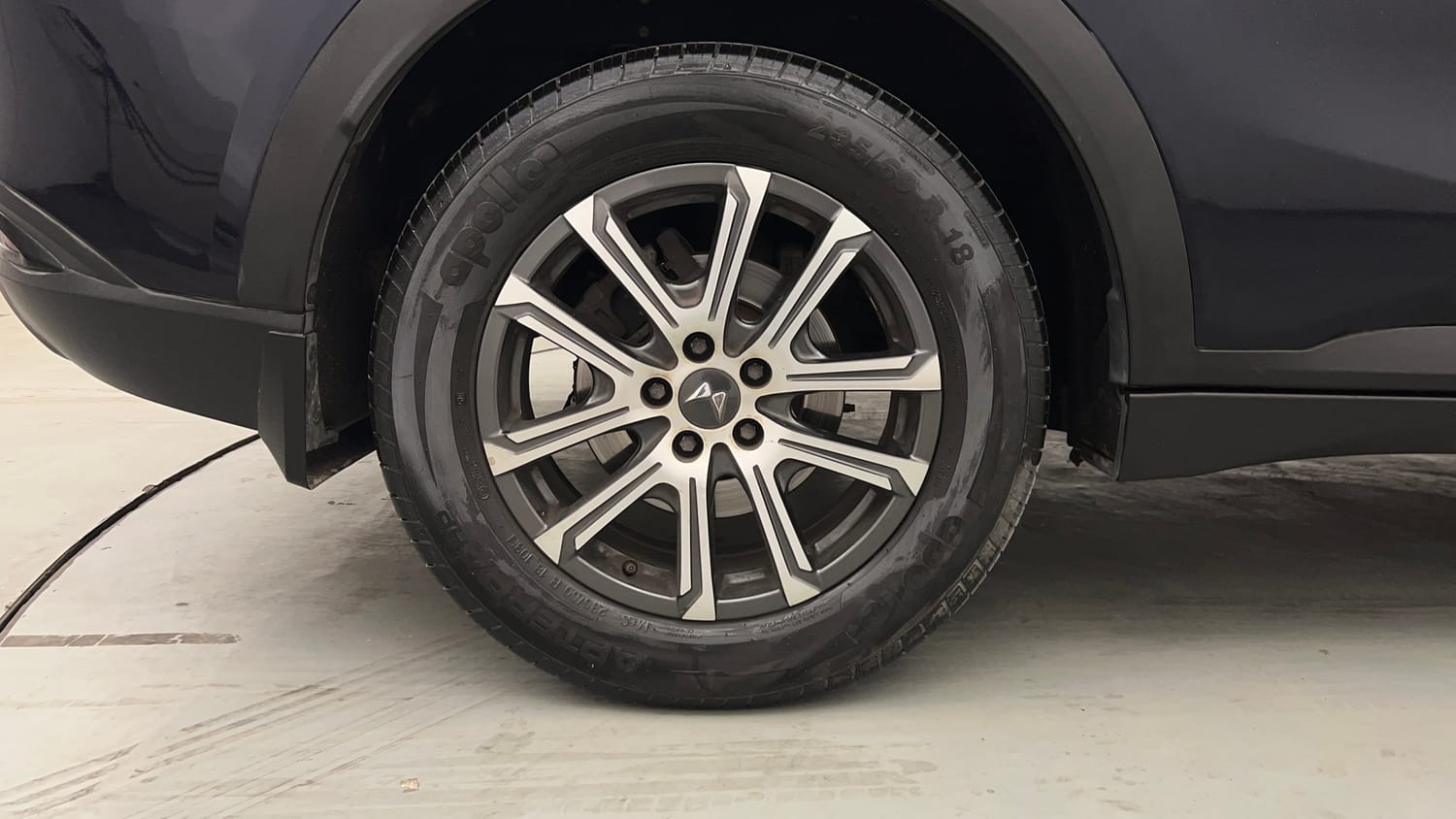 Used 2023 Mahindra XUV700 AX 7 Luxury Pack Diesel MT 7 STR Diesel Manual tyres RIGHT REAR TYRE RIM VIEW