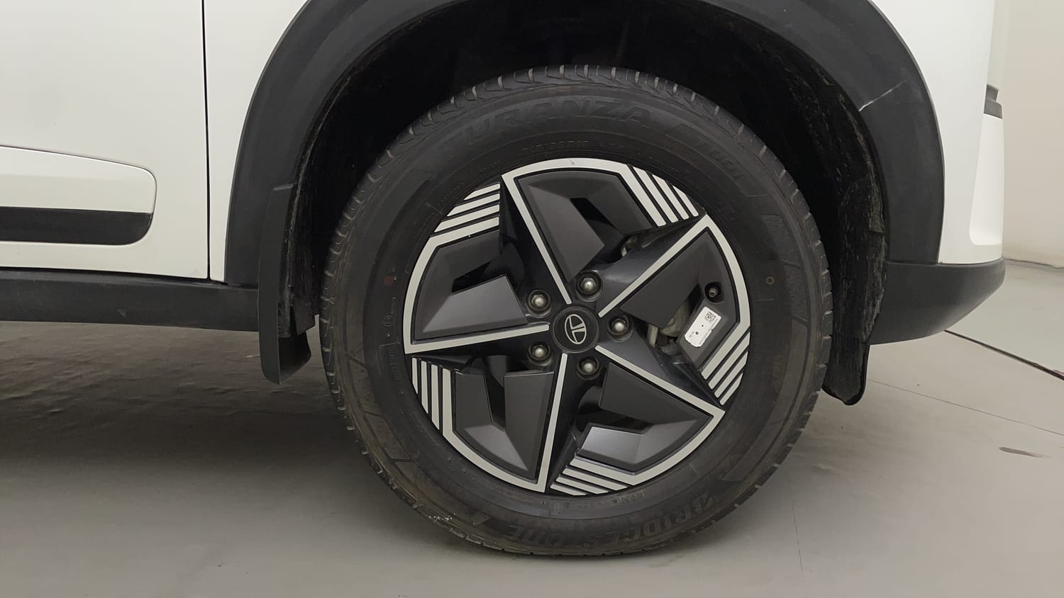 Used 2024 Tata Nexon Creative Plus 1.2 Revotron Petrol 7DCA Petrol Automatic tyres RIGHT FRONT TYRE RIM VIEW