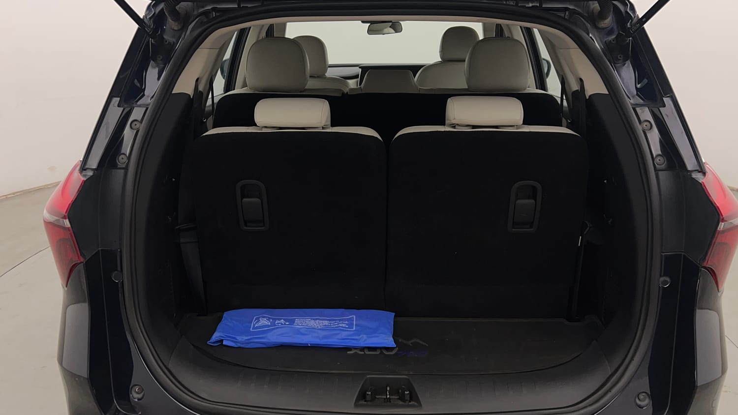 Used 2023 Mahindra XUV700 AX 7 Luxury Pack Diesel MT 7 STR Diesel Manual interior DICKY INSIDE VIEW