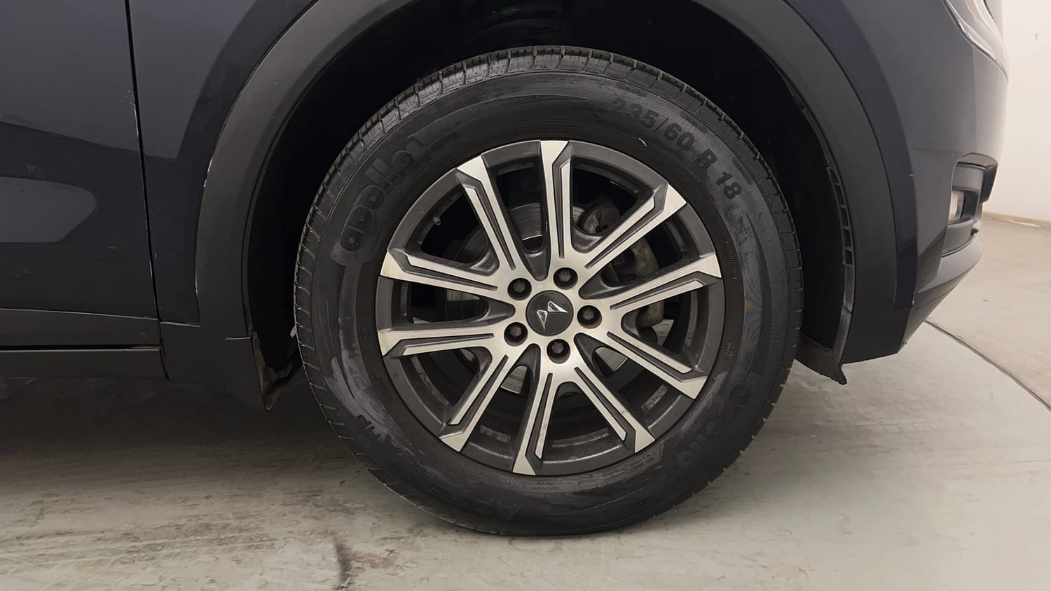 Used 2023 Mahindra XUV700 AX 7 Luxury Pack Diesel MT 7 STR Diesel Manual tyres RIGHT FRONT TYRE RIM VIEW