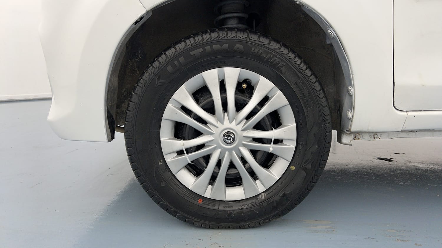 Used 2019 Maruti Suzuki Alto 800 VXi Petrol Manual tyres LEFT FRONT TYRE RIM VIEW