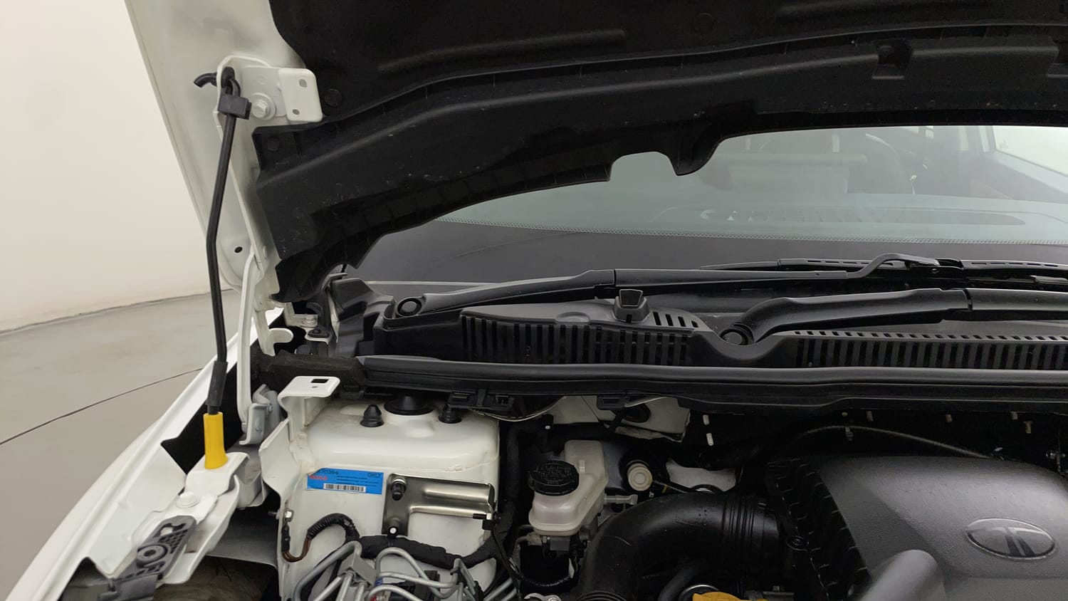 Used 2024 Tata Nexon Creative Plus 1.2 Revotron Petrol 7DCA Petrol Automatic engine ENGINE RIGHT SIDE HINGE & APRON VIEW