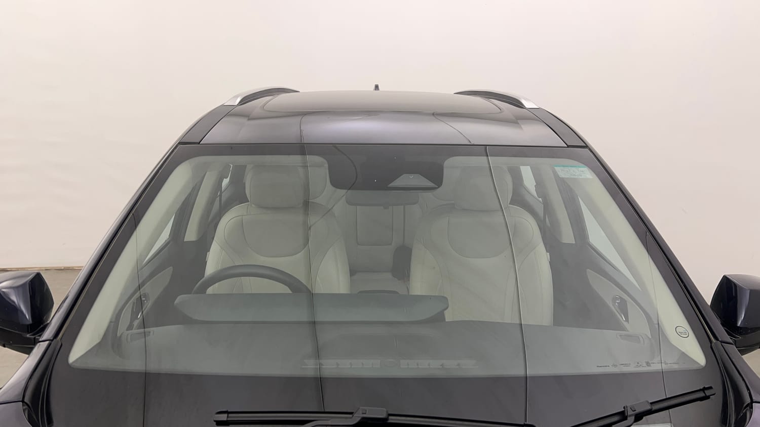 Used 2023 Mahindra XUV700 AX 7 Luxury Pack Diesel MT 7 STR Diesel Manual exterior FRONT WINDSHIELD VIEW