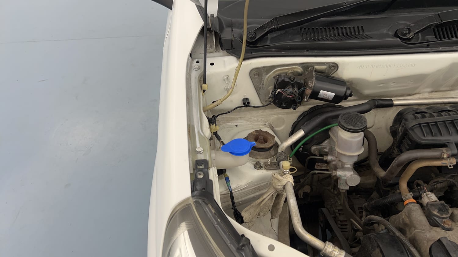 Used 2019 Maruti Suzuki Alto 800 VXi Petrol Manual engine ENGINE RIGHT SIDE HINGE & APRON VIEW