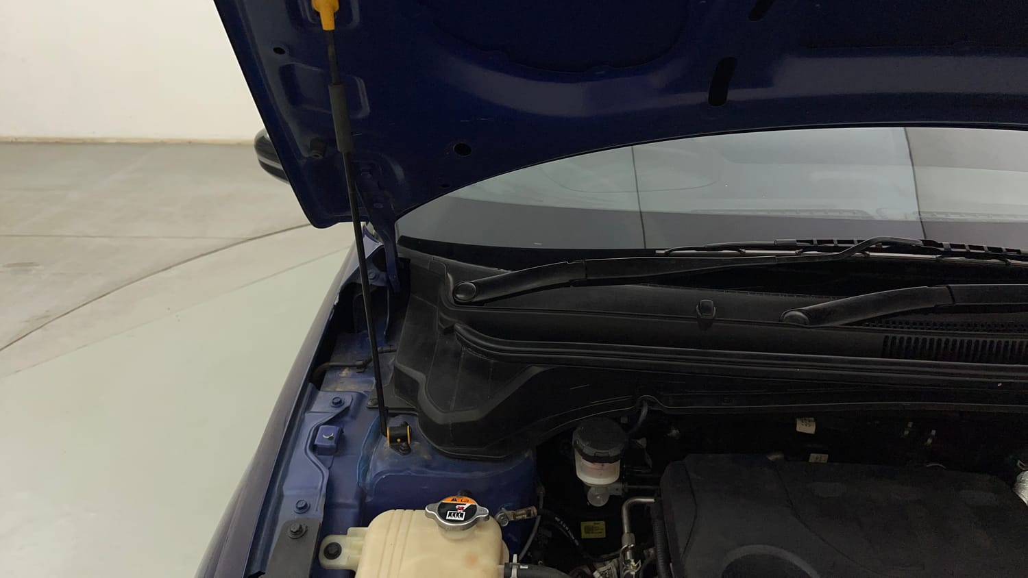 Used 2022 Hyundai i20 N Line N8 1.0 Turbo DCT Dual Tone Petrol Automatic engine ENGINE RIGHT SIDE HINGE & APRON VIEW