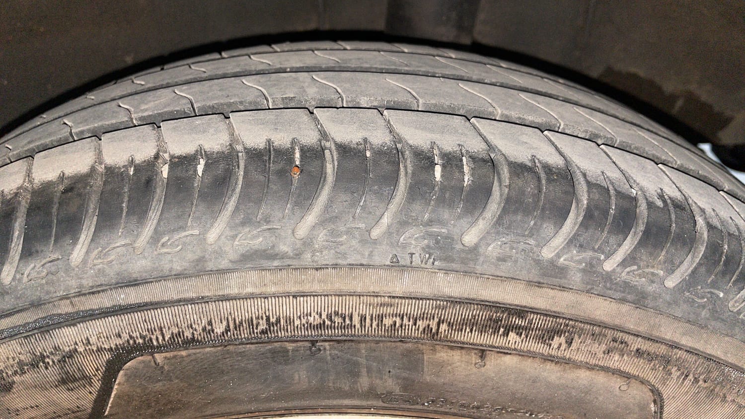 Used 2020 Renault Kwid RXT 1.0 AMT Opt Petrol Automatic tyres LEFT REAR TYRE TREAD VIEW