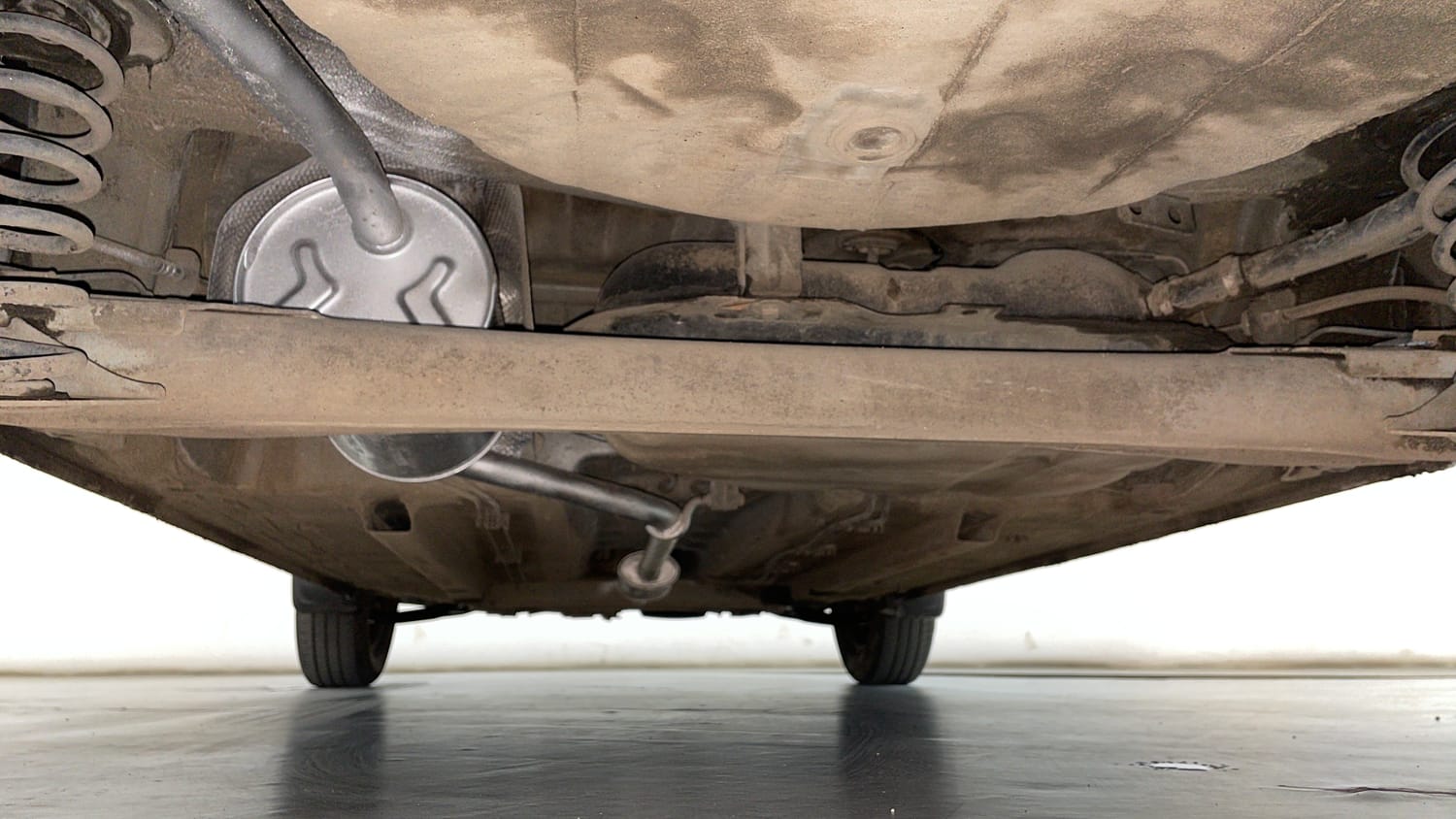 Used 2020 Renault Kwid RXT 1.0 AMT Opt Petrol Automatic extra REAR UNDERBODY VIEW (TAKEN FROM REAR)