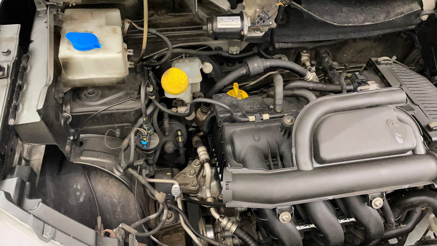 Used 2020 Renault Kwid RXT 1.0 AMT Opt Petrol Automatic engine ENGINE RIGHT SIDE VIEW