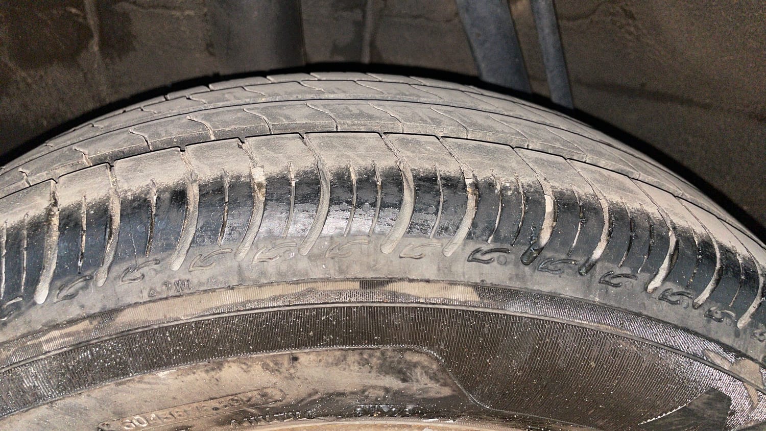 Used 2020 Renault Kwid RXT 1.0 AMT Opt Petrol Automatic tyres RIGHT REAR TYRE TREAD VIEW
