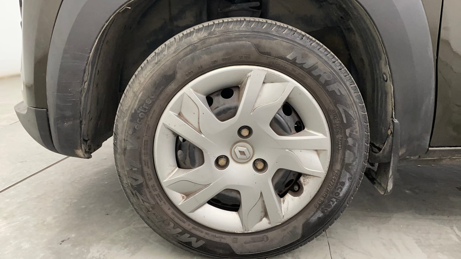 Used 2020 Renault Kwid RXT 1.0 AMT Opt Petrol Automatic tyres LEFT FRONT TYRE RIM VIEW