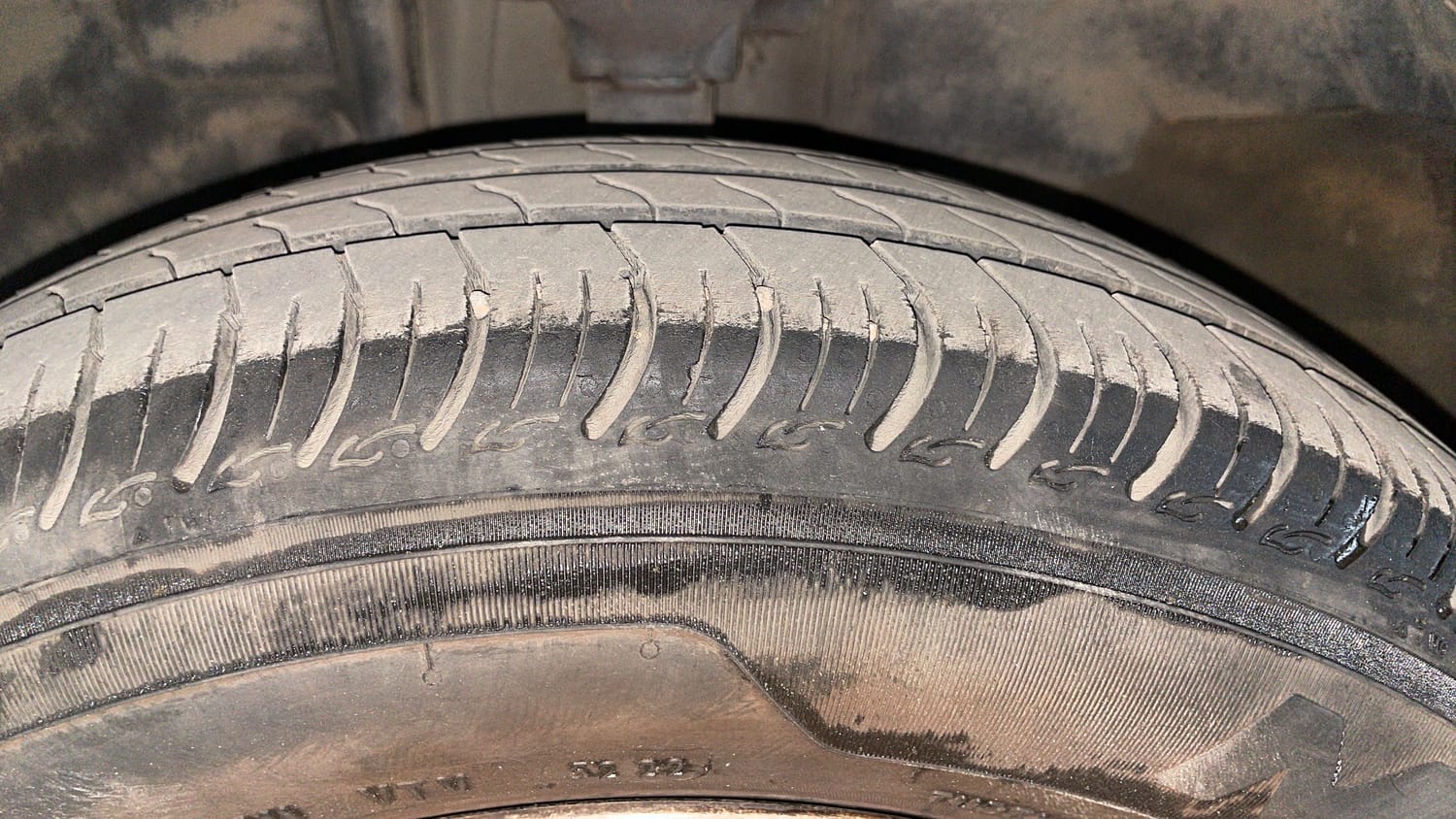Used 2020 Renault Kwid RXT 1.0 AMT Opt Petrol Automatic tyres LEFT FRONT TYRE TREAD VIEW
