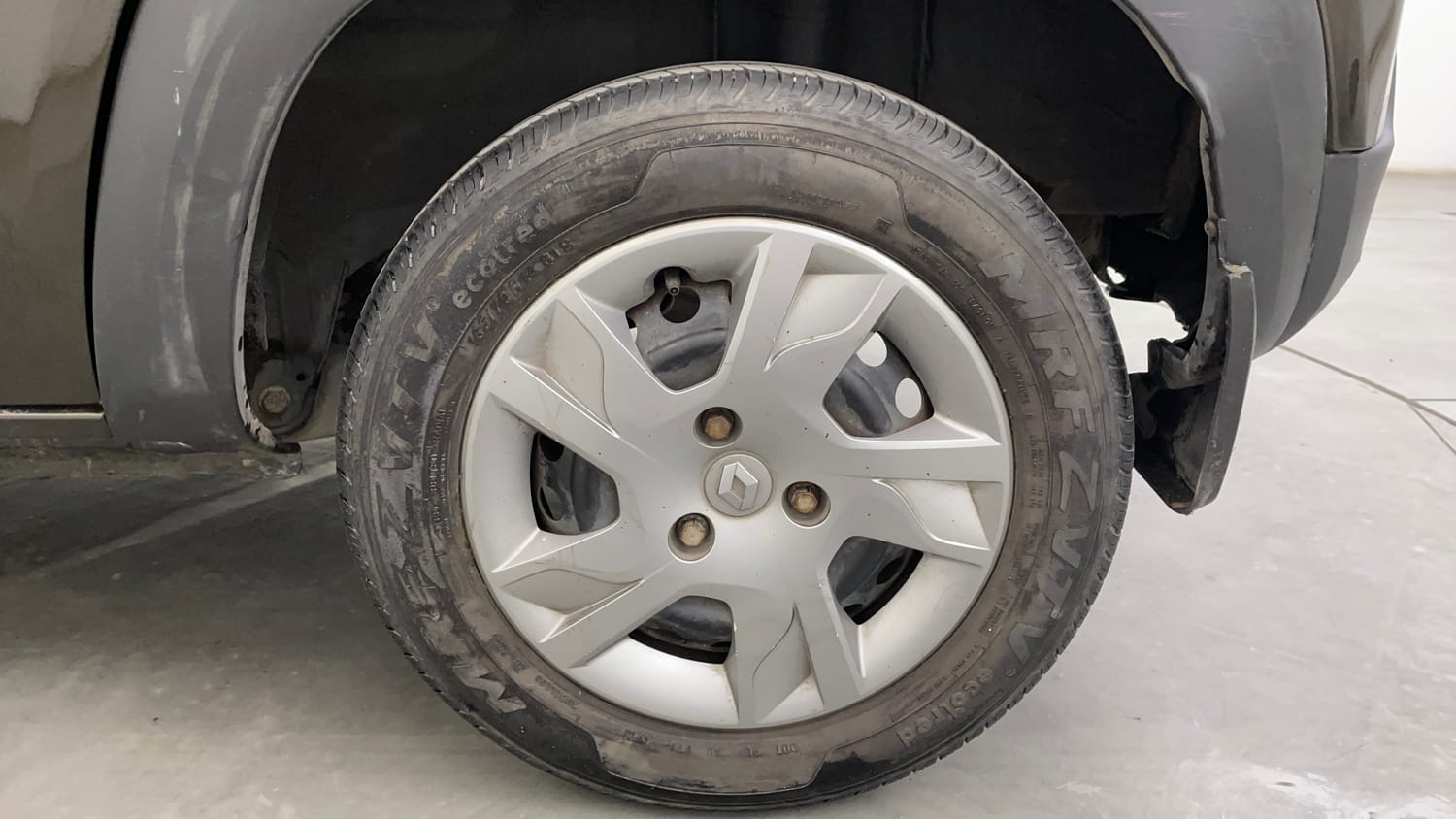 Used 2020 Renault Kwid RXT 1.0 AMT Opt Petrol Automatic tyres LEFT REAR TYRE RIM VIEW