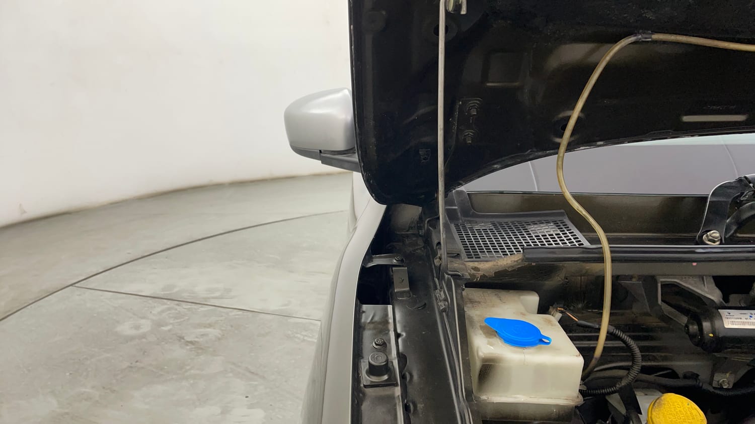 Used 2020 Renault Kwid RXT 1.0 AMT Opt Petrol Automatic engine ENGINE RIGHT SIDE HINGE & APRON VIEW