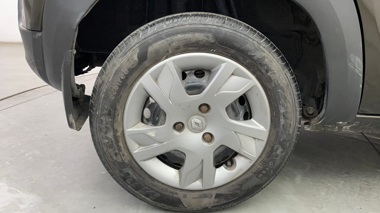 Used 2020 Renault Kwid RXT 1.0 AMT Opt Petrol Automatic tyres RIGHT REAR TYRE RIM VIEW