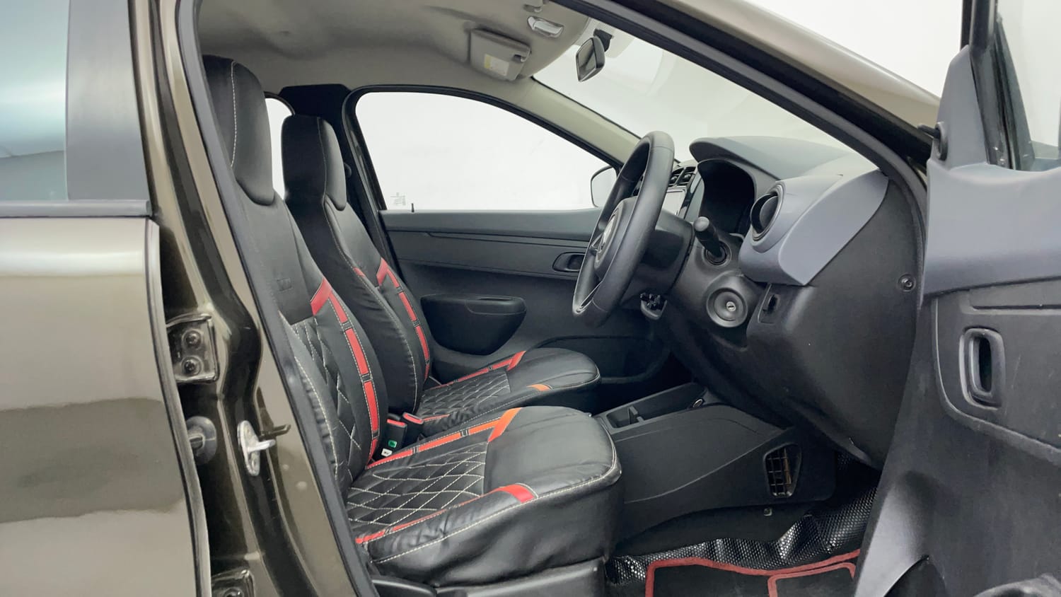 Used 2020 Renault Kwid RXT 1.0 AMT Opt Petrol Automatic interior RIGHT SIDE FRONT DOOR CABIN VIEW