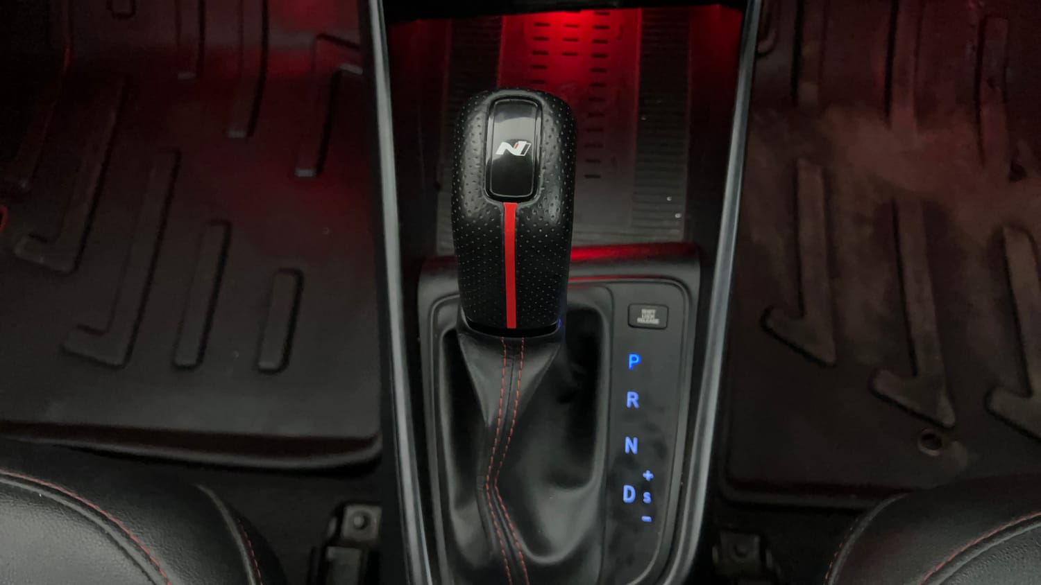 Used 2022 Hyundai i20 N Line N8 1.0 Turbo DCT Dual Tone Petrol Automatic interior GEAR  KNOB VIEW