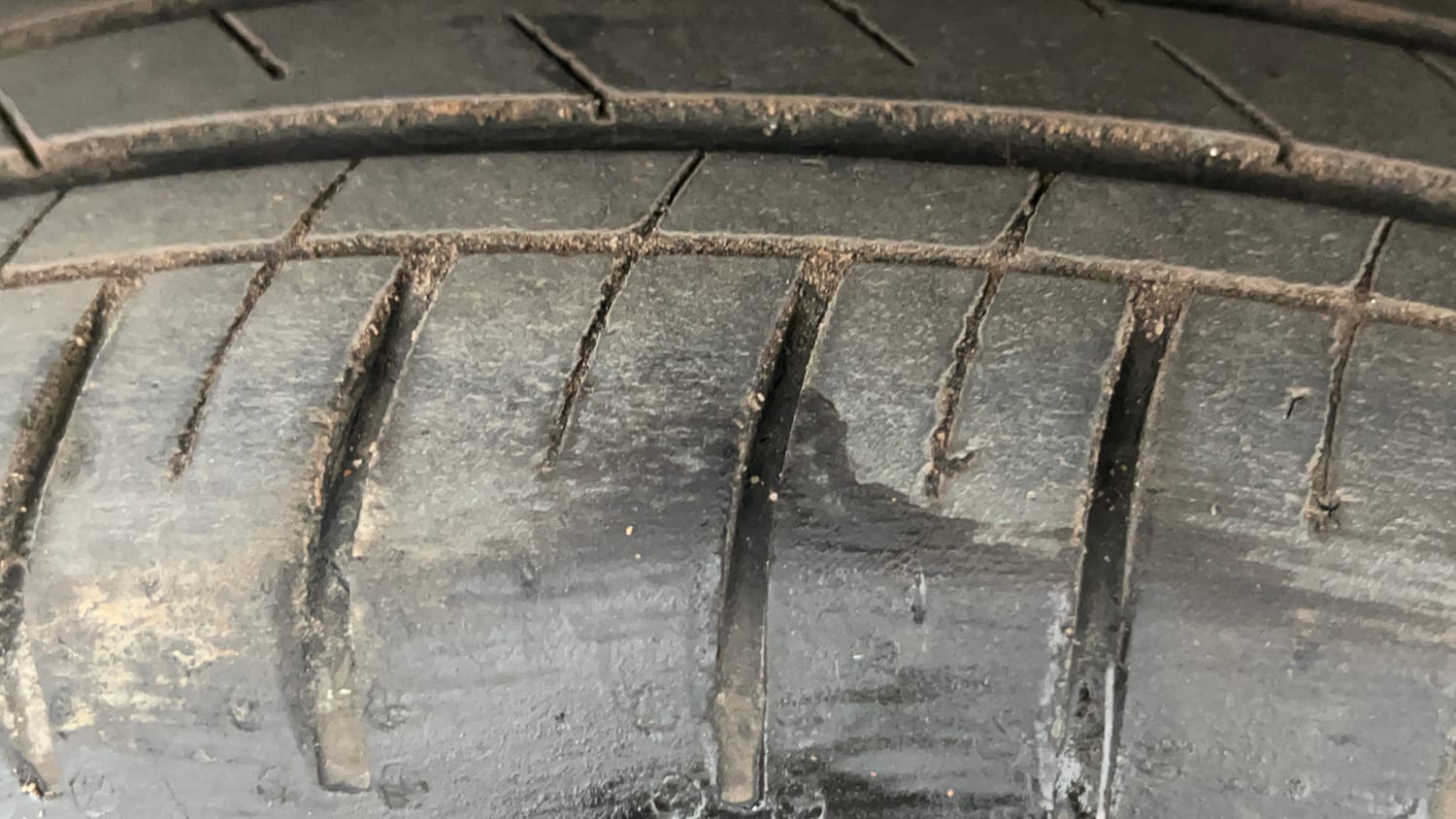 Used 2024 Tata Curvv Accomplished S 1.5 Kryojet Diesel 6MT Diesel Manual tyres LEFT FRONT TYRE TREAD VIEW