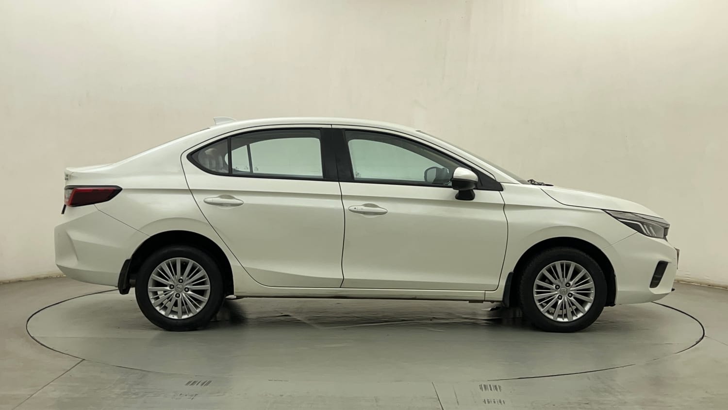 Used 2021 Honda City V CVT Petrol Petrol Automatic exterior RIGHT SIDE VIEW