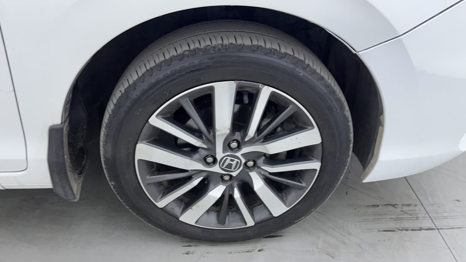 Used 2021 Honda City ZX Petrol Petrol Manual tyres RIGHT FRONT TYRE RIM VIEW